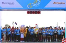 Cientos de corredores amantes del deporte pedestre fueron parte de la fiesta en la Costanera.