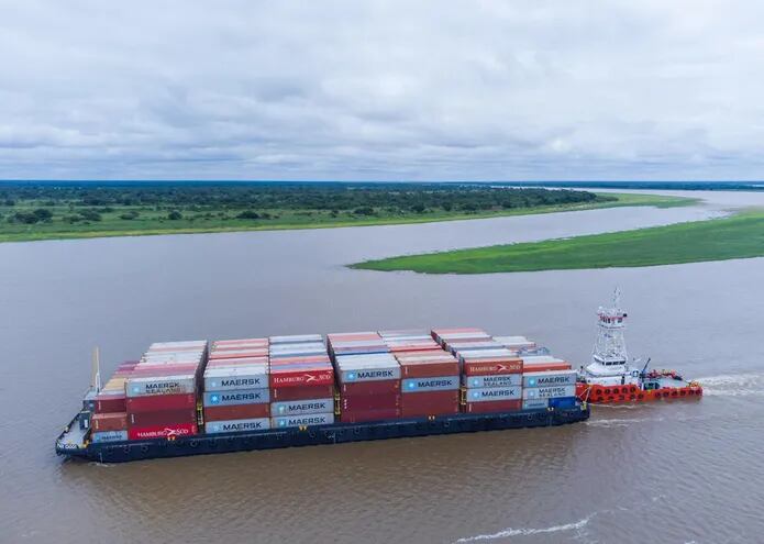 La empresa Paranave SA sumó a su flota el remolcador Belen B y la barcaza porta contenedores PAR 13001 para el servicio de conexión entre puertos del Río de La Plata y Asunción.