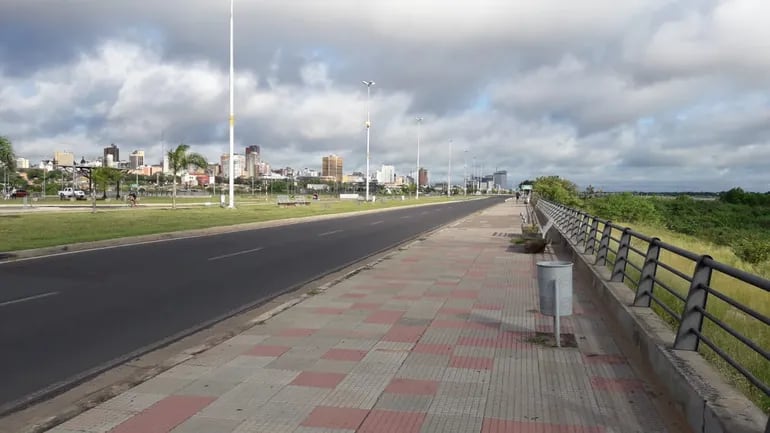 Cielo parcialmente nublado, en la Costanera de Asunción.