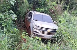 La camioneta fue abandonad en una zona boscosa de Minga Guazú.