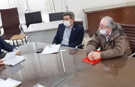 Integrantes del Consejo de la Magistratura reunidos con el ingeniero Rubén Alcides López (izquierda).