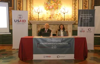 El ministro Jorge Bogarín González y  a la doctora María Eugenia Escobar Bravo abrieron la jornada de capacitación en prevención de lavado de activos y financiamiento del terrorismo mediante el proselitismo.