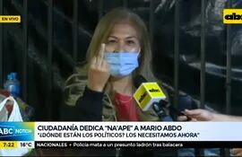 Ciudadana dedica un "na'ape" a Mario Abdo y a "los políticos de mierda"