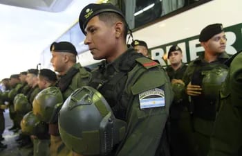 Argentina extiende a todas las fuerzas federales una flexibilización del uso de armas.