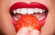 Las frutillas: tienen un con propiedades blanqueadoras y puede ayudar a aclarar los dientes manchados.