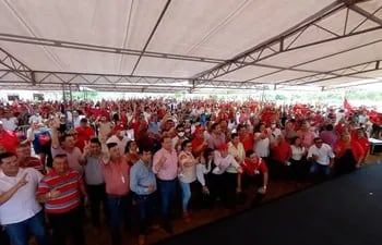 La multitudinaria concentración es la demostración de fuerza que el diputado Miguel Cuevas, hace al diputado Martín Samaniego, quien se desvinculó de su equipo