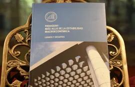 el-libro-mas-alla-de-la-estabilidad-macroeconomica-plantea-desafios-en-politicas-monetarias-y-fiscales-para-la-proxima-generacion--05712000000-1444794.jpg