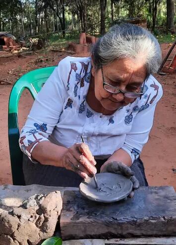 Doña Rosalina Robles, Tesoro Vivo Nacional de Yaguarón, se encargará de enseñar técnicas para la elaboración del Ñai´üpo