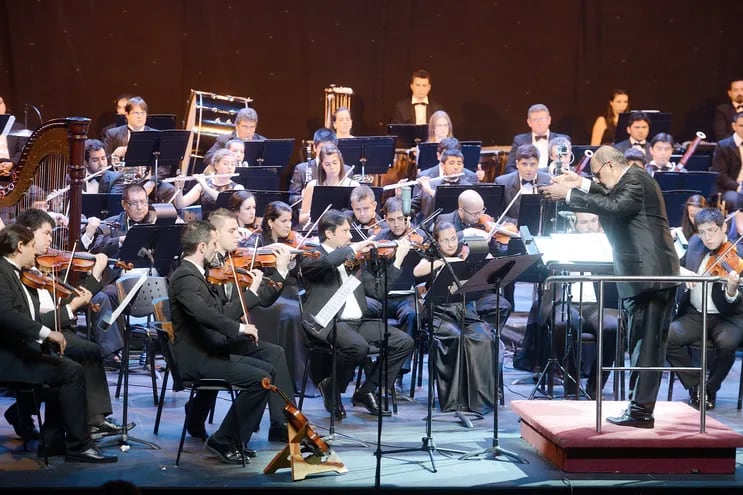 A través del Facebook, la Orquesta Sinfónica Nacional ofrece una selección de sus  diferentes conciertos.