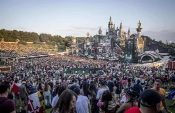 Imágenes del primer día del festival de música electrónica Tomorrowland este 2023.