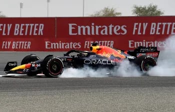 Max Verstappen, actual campeón de la Fórmula 1, logró ayer el mejor tiempo con su Red Bull en el cierre de la pretemporada (AFP).