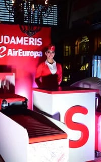 Nuevos beneficios tienen los clientes de Sudameris gracias a la alianza firmada con Air Europa.