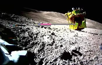 Tras recuperar la energía después de un aterrizaje accidentado que hizo temer por su destino, la sonda japonesa SLIM ha retomado su observación de la superficie lunar, donde ha identificado una serie de rocas a las que el equipo ha apodado con nombres de razas de perros para su identificación.