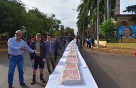 Torta de 100 metros de largo por el Día del Niño en Villarrica.