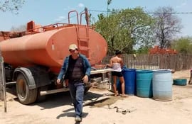 MOPC lleva agua ante la sequía del Chaco.