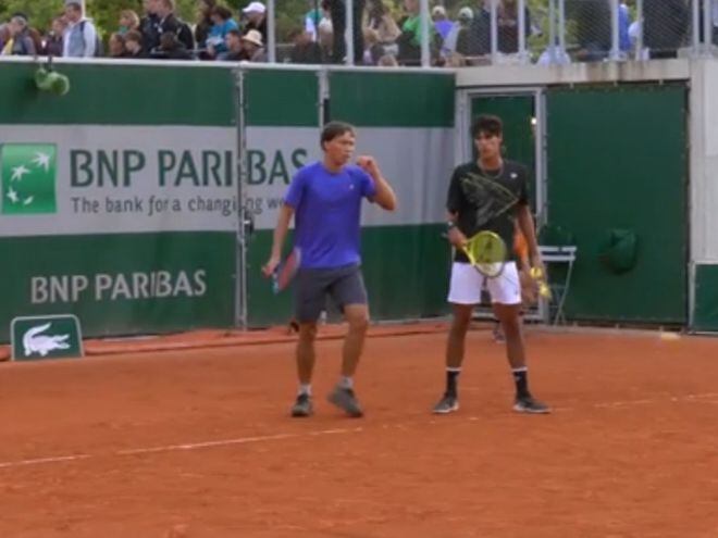 Martín Vergara y Adolfo Daniel Vallejo en el triunfo por la primera ronda del dobles del Roland Garros Júnior.