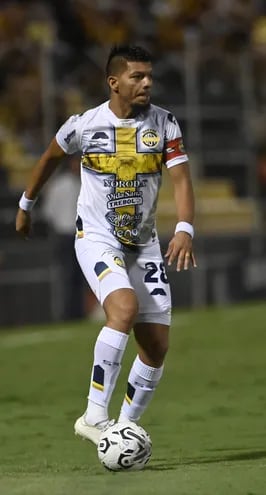 Marcos Antonio Riveros (35), volante y capitán del “Triqui”.