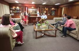 Autoridades de la Municipalidad de Asunción se reunieron hoy con representantes del PNUD en la sede de la comuna.