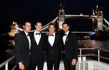 Rafael Nadal, Andy Murray, Roger Federer y Novak Djokovic, en  la gala de la Laver Cup, anoche.