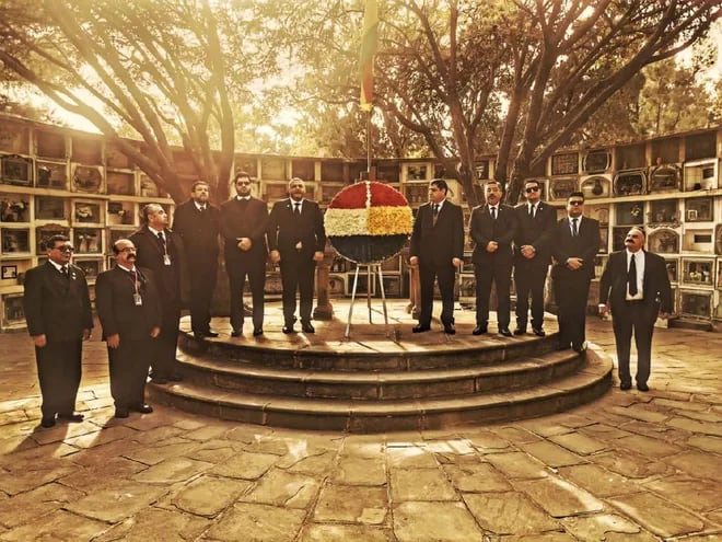 Ofrenda floral de los Grandes Maestros masones de Bolivia y Paraguay a los caídos de la guerra del Chaco