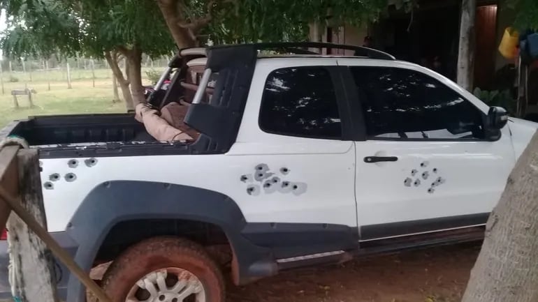Un vehículo que se encontraba en la estancia de "Fierro" Guggiari con rastros de bala.