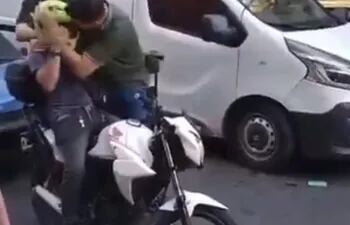Captura de video de un incidente de tránsito que ocurrió en Colombia.