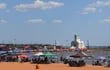 Gran cantidad de turistas llegó hasta la playa San José a disfrutar de una tarde de sol, a orillas del río Paraná.