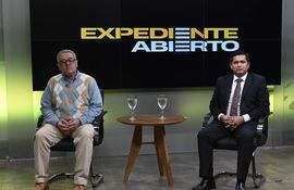 Armindo Torres, de la Contraloría (derecha) y José Casañas Levi estuvieron anoche en ABC TV.