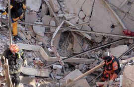 rescatistas-encontraron-bajo-los-escombros-del-edificio-siniestrado-en-la-ciudad-argentina-dos-cuerpos-mas-afp-215508000000-587624.jpg