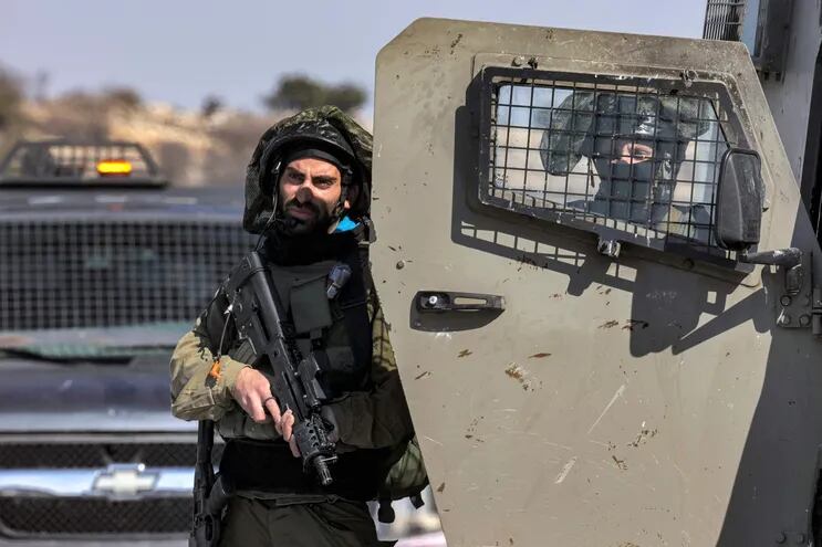Soldados israelíes en la localidad de Halhul, al norte de Hebrón, en Cisjordania.
