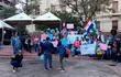 “Padres de familia” se reúnen para marchar contra la transformación educativa