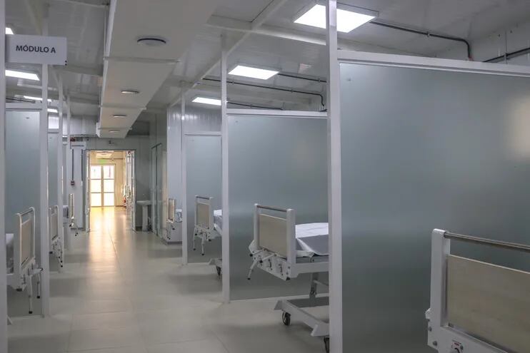 Pabellón de contingencia del Hospital de Concepción inaugurado este jueves. El sitio sumará ocho camas más de UTI y ocho de terapia intermedia.