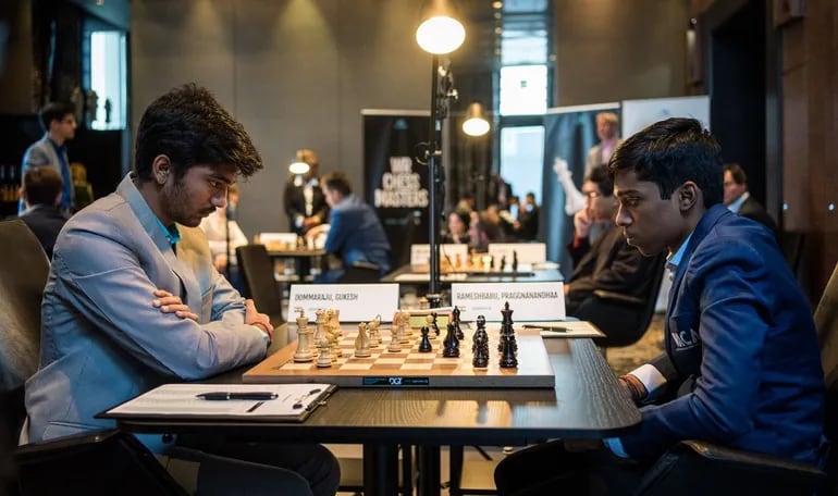 Dusseldorf 2023 R2 Gukesh vs Praggnanandhaa (Foto Lennart Ootes, WR Chess Masters).