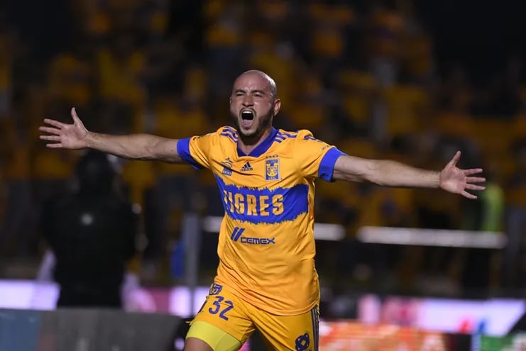 Carlos González suma seis goles con la casaca de Tigres. El delantero paraguayo se reencontró con las redes, una buena señal a días de reiniciarse las Eliminatorias.