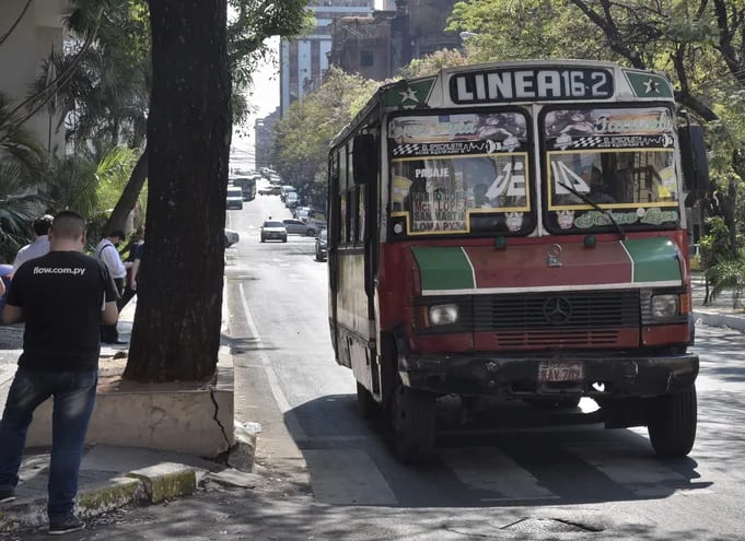 Los buses internos de Asunción reajustaron el pasaje convencional durante dos días.