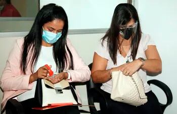 Nidia Ojeda Godoy y Patricia Ferreira Pascottini, procesadas por la falsificación de facturas para la importación de medicamentos de comercialización prohibida en nuestro país.