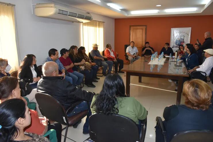 Reunion entre concejales municipales, integrantes de la comisión de “Reapertura de paso fronterizo” y el intendente Carlos Duarte