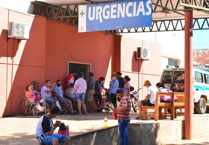 Servicio de urgencias se encuentra abarrotado en el Hospital Regional de Villarrica.