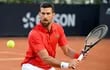 Tras ganar su primer partido en el Masters 1000 de Roma, el serbio Novak Djokovic sufrió este viernes un golpe accidental.