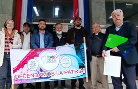 Los representantes de la Campaña Itaipú 2023, Causa Nacional, este martes en el Congreso Nacional.