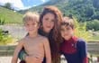 Mamá orgullosa. Shakira con sus hijos Sasha y Milan.
