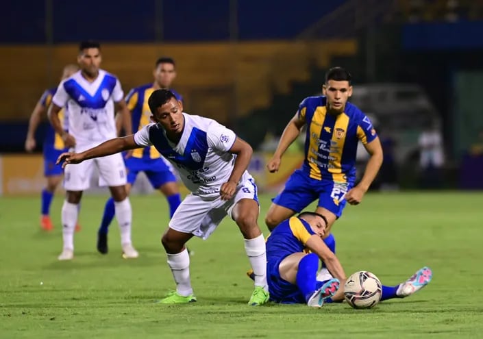 Sportivo Luqueño y el Sportivo Ameliano empataron 1-1 en el estadio Feliciano Cáceres, por la cuarta fecha del Torneo Apertura.
