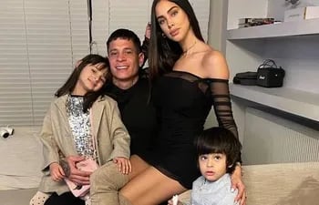 ¡Hermosa familia! Juan Manuel Iturbe y Guadalupe González con sus hijos Olivia y Ciro.