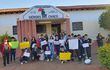 Jóvenes del colegio Héroes del Chaco de J. Augusto Saldivar se manifestaron en defensa de su directora esta tarde.