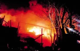 basura-y-casas-se-quemaban-esta-madrugada--05805000000-1503271.jpg