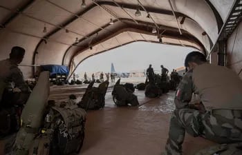 Soldados franceses en una base aérea en Niamey, Níger. (Imagen de archivo)