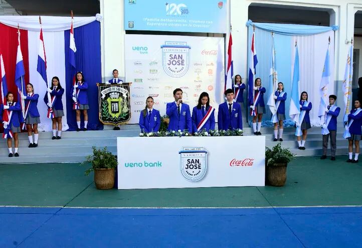 Alumnos del Colegio San José organizan el  Intercolegial Deportivo San José - ueno bank - Coca-Cola 2024.