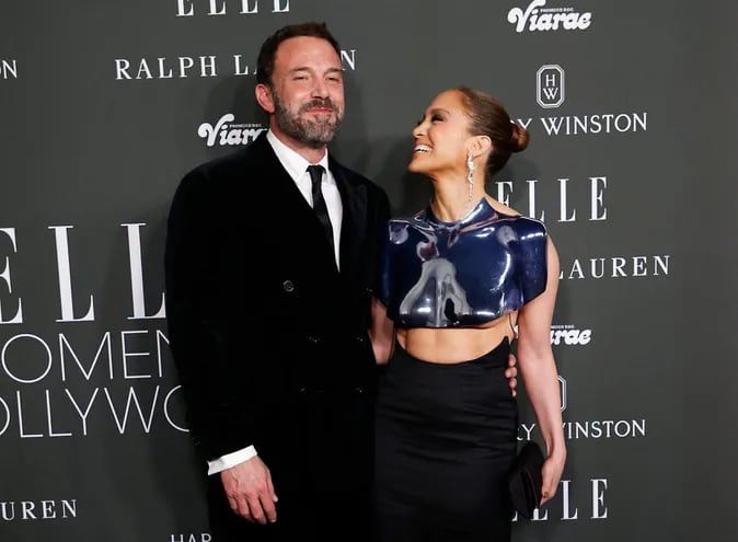 Jennifer López y Ben Affleck se mostraron más enamorados que nunca al llegar al evento Elle Women in Hollywood 2023, en Los Ángeles, California.