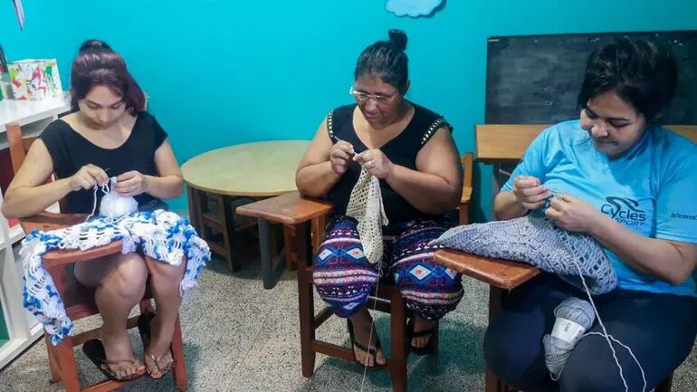 Las mujeres Alcira, Ruth, María del Carmen son del Centro de Rehabilitación Social de Encarnación (Cereso).
