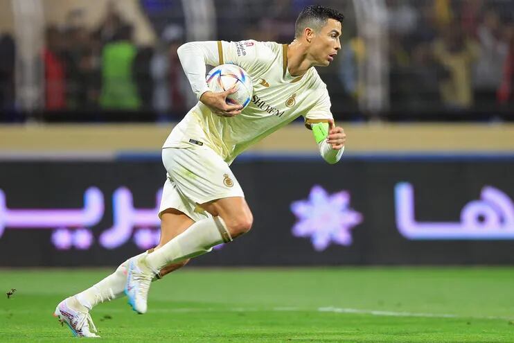 Cristiano Ronaldo marcó ayer de penal su primer gol en la Liga de Arabia Saudí.